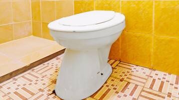 Standard Double Room | Bathroom | Shower, rainfall showerhead, soap