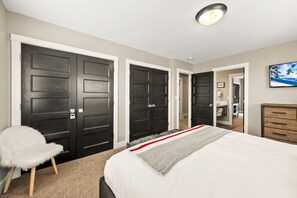 3 habitaciones, tabla de planchar con plancha, wifi y ropa de cama 