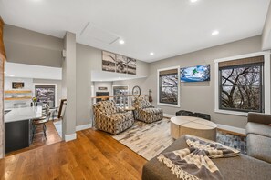 TV, fireplace