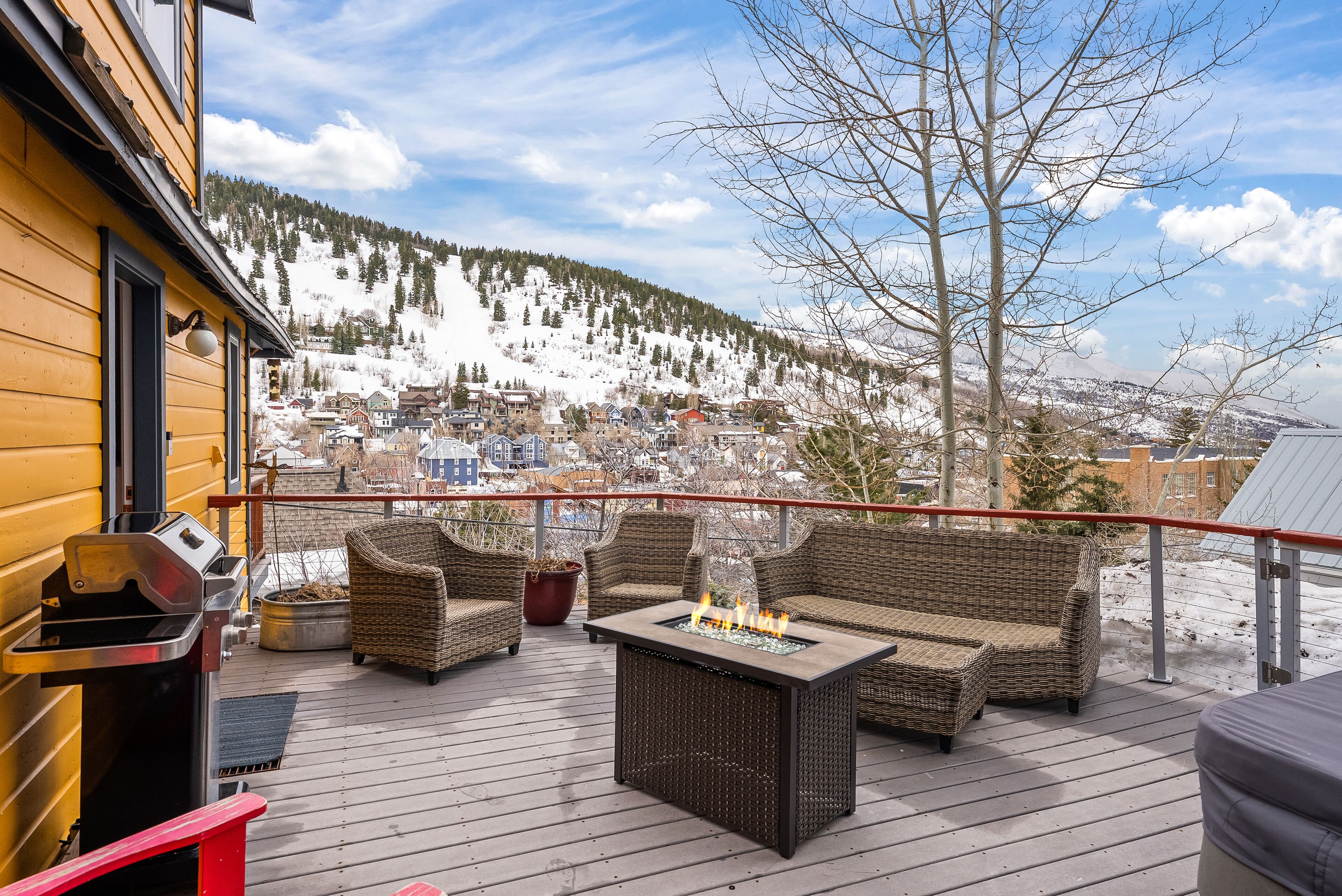 Walk to Main Street Park City, Private Tub, 3BR, Large Patio Great for Family Trip!