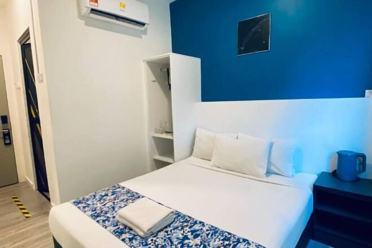 1 bedroom, free WiFi, bed sheets