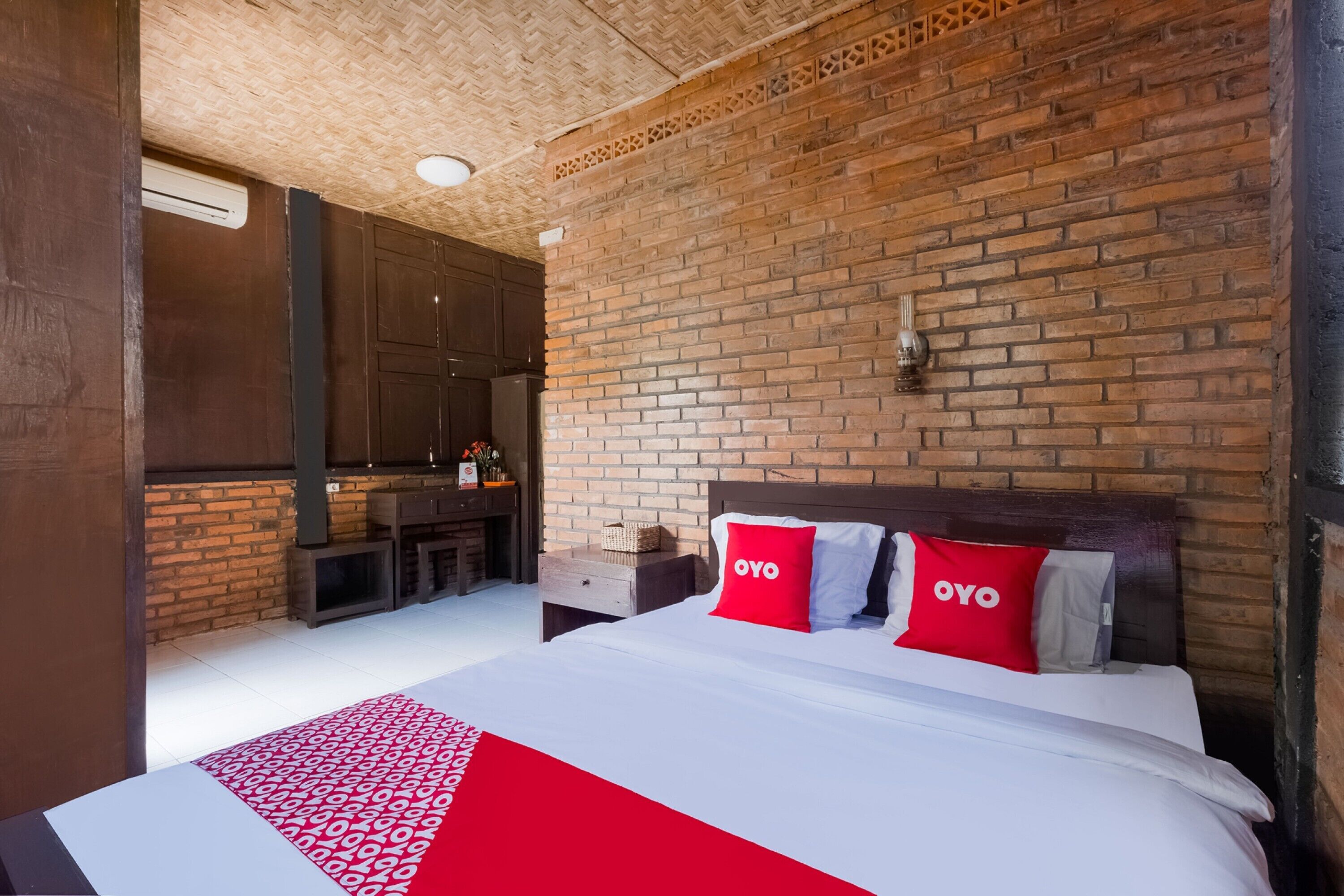 Double Room | Desk, free WiFi, bed sheets