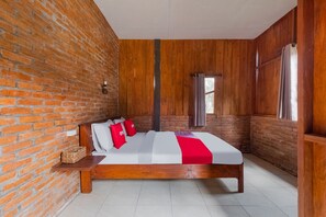 Desk, free WiFi, bed sheets - Hotel O Pondok Inspirasi Minggir (Minggir)