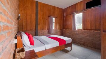 Double Room | Desk, free WiFi, bed sheets