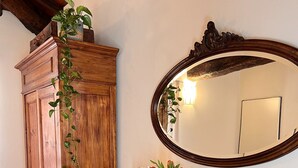 A wooden dresser with drawers and a mirror. - Apartment "La Brezza" (Cavallasca)