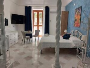 1 chambre, bureau, chambres insonorisées, fer et planche à repasser