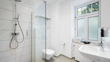 Shower, free toiletries, towels