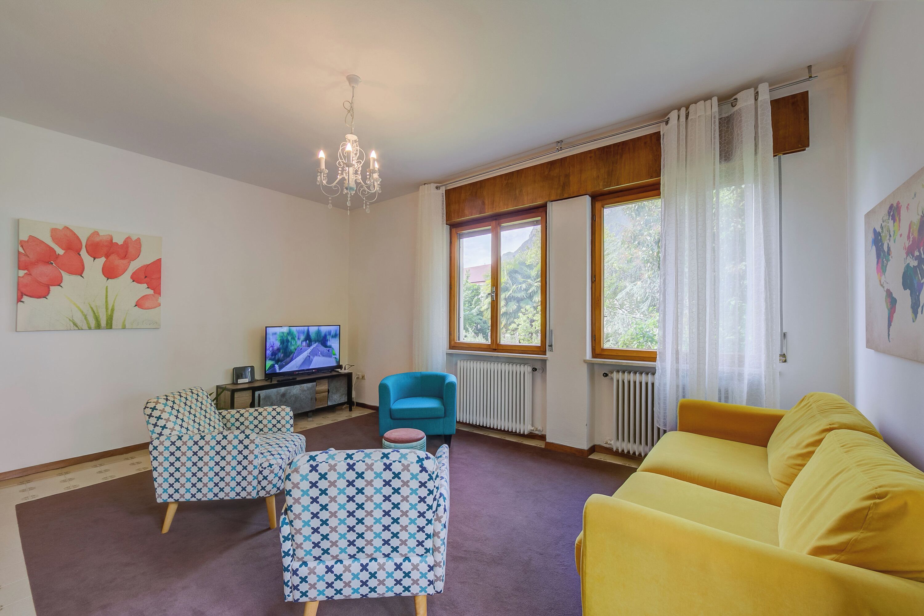 Family Apartment, Multiple Bedrooms (The Bon'Ora Apartment) | Living area | 21-inch Smart TV with cable channels