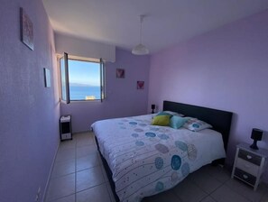 1 chambre, fer et planche à repasser, lit parapluie, Wi-Fi gratuit