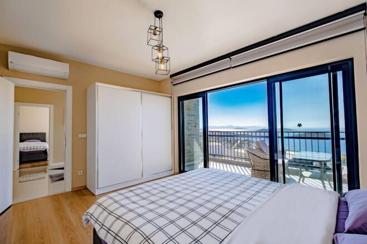 3 bedrooms, premium bedding, individually furnished, laptop workspace