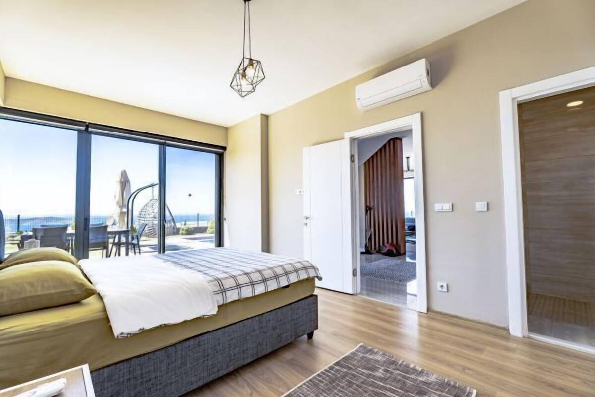 Roupas de cama premium, espaço de trabalho para notebook