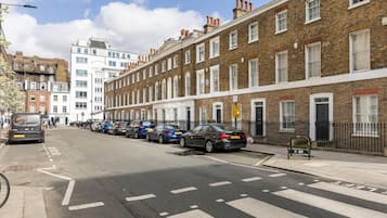 Casa, varias camas | Estacionamiento