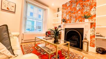 Casa, varias camas | Área de sala de estar