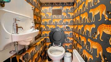 House, Multiple Beds | Bathroom | Separate tub and shower, deep soaking tub, hair dryer, towels