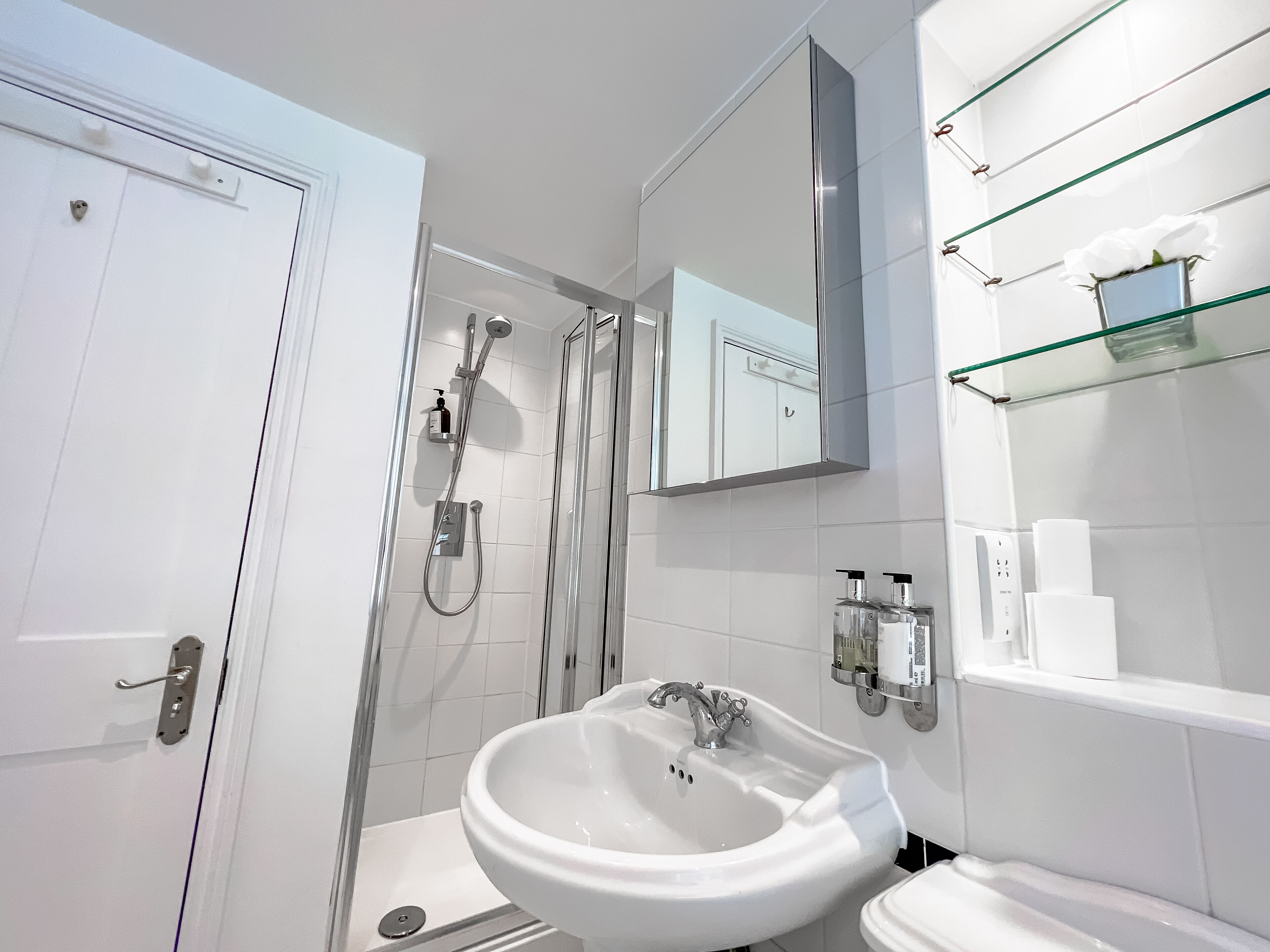 House, Multiple Beds | Bathroom | Separate tub and shower, deep soaking tub, hair dryer, towels