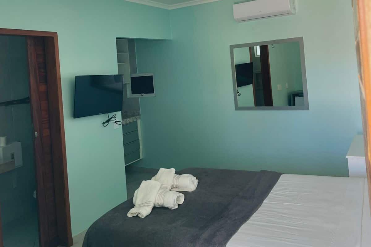 Habitación doble Confort, 1 cama matrimonial | Escritorio, espacio para trabajar con laptop y wifi gratis 