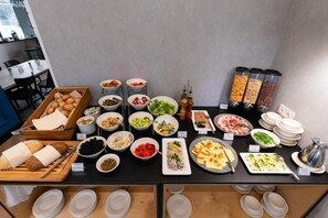 Petit déjeuner buffet servi tous les jours en supplément