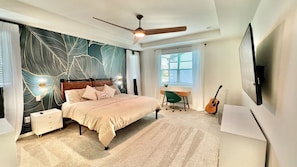 6 bedrooms, desk, iron/ironing board, travel crib