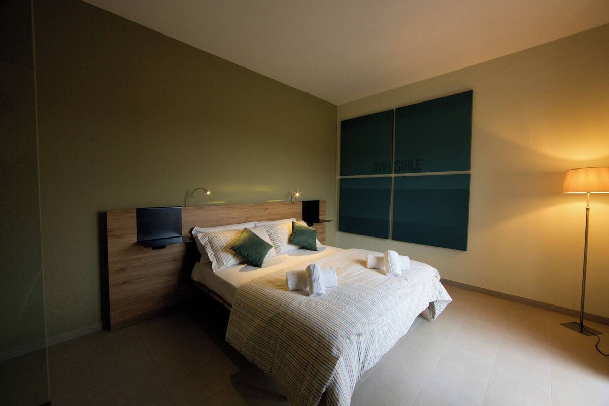 Quarto casal ou duplo standard, vista para o jardim | Roupas de cama de algodão egípcio, roupas de cama premium, escrivaninha