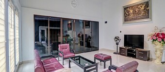 OYO 92057 Reny Kost Syariah