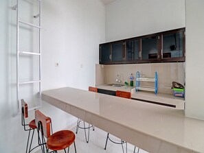 Trang thiết bị bếp chung
