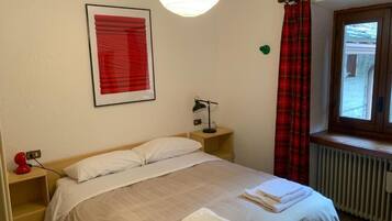 2 camere, una scrivania, ferro/asse da stiro, Wi-Fi gratuito