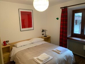 2 chambres, bureau, fer et planche à repasser, Wi-Fi gratuit