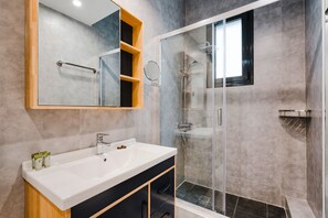 Apartment, 1 Bedroom, Balcony | Bathroom - Sanders Home Suites - Cozy Downtown 1-bdr. Apt (Athens)