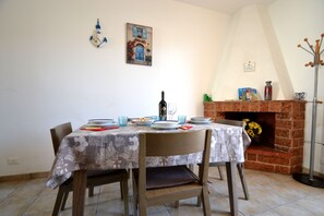 Huoneisto, 2 makuuhuonetta, tupakointi sallittu | Ruokasali