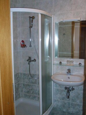 Apartment, 1 Bedroom, Smoking, Balcony | Bilik Mandi