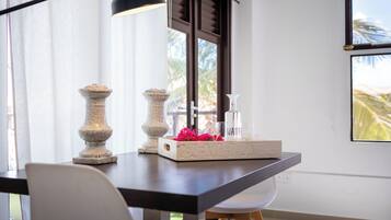 Apartment, 1 Bedroom, Smoking, Balcony | Dining