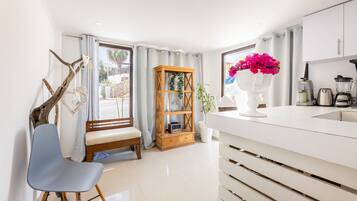 Apartment, 1 Bedroom, Smoking, Balcony | Living area