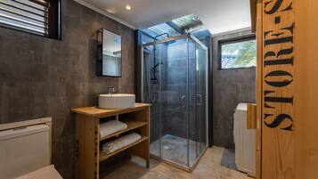 Apartment, 1 Bedroom, Smoking, Balcony | Bathroom