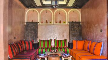 Quarto, 1 quarto, para fumantes, terraço | Sala de estar