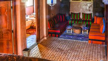 Quarto, 1 quarto, para fumantes, terraço | Sala de estar