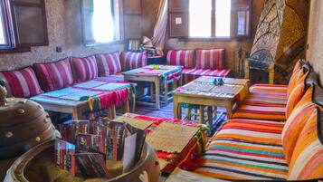 Quarto, 1 quarto, para fumantes, terraço | Sala de estar