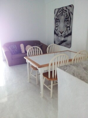 Apartment, 1 Bedroom, Smoking, Balcony | Dining