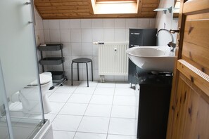 Hus, 2 soverom, terrasse | Bad