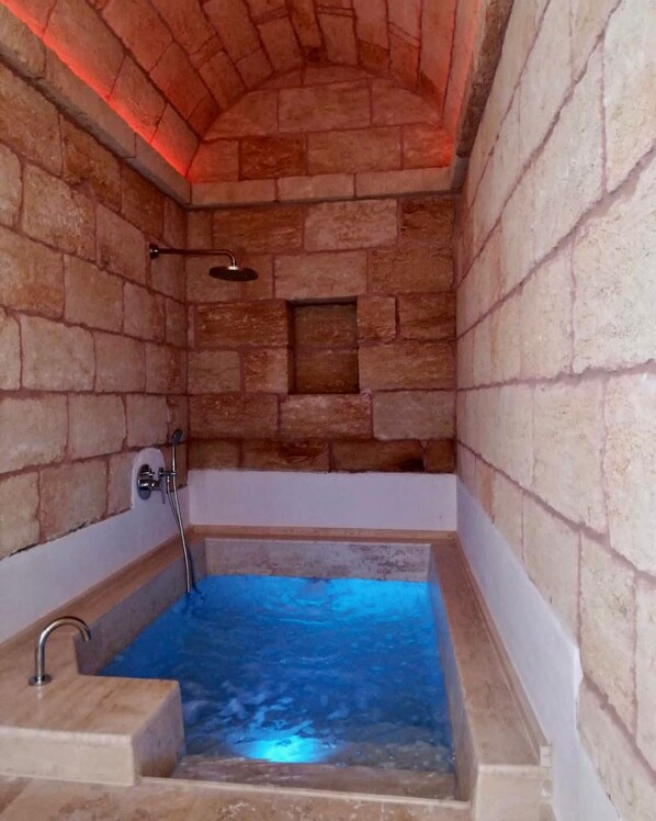 Studio, 1 Bedroom, Smoking, Private Pool | Bathroom