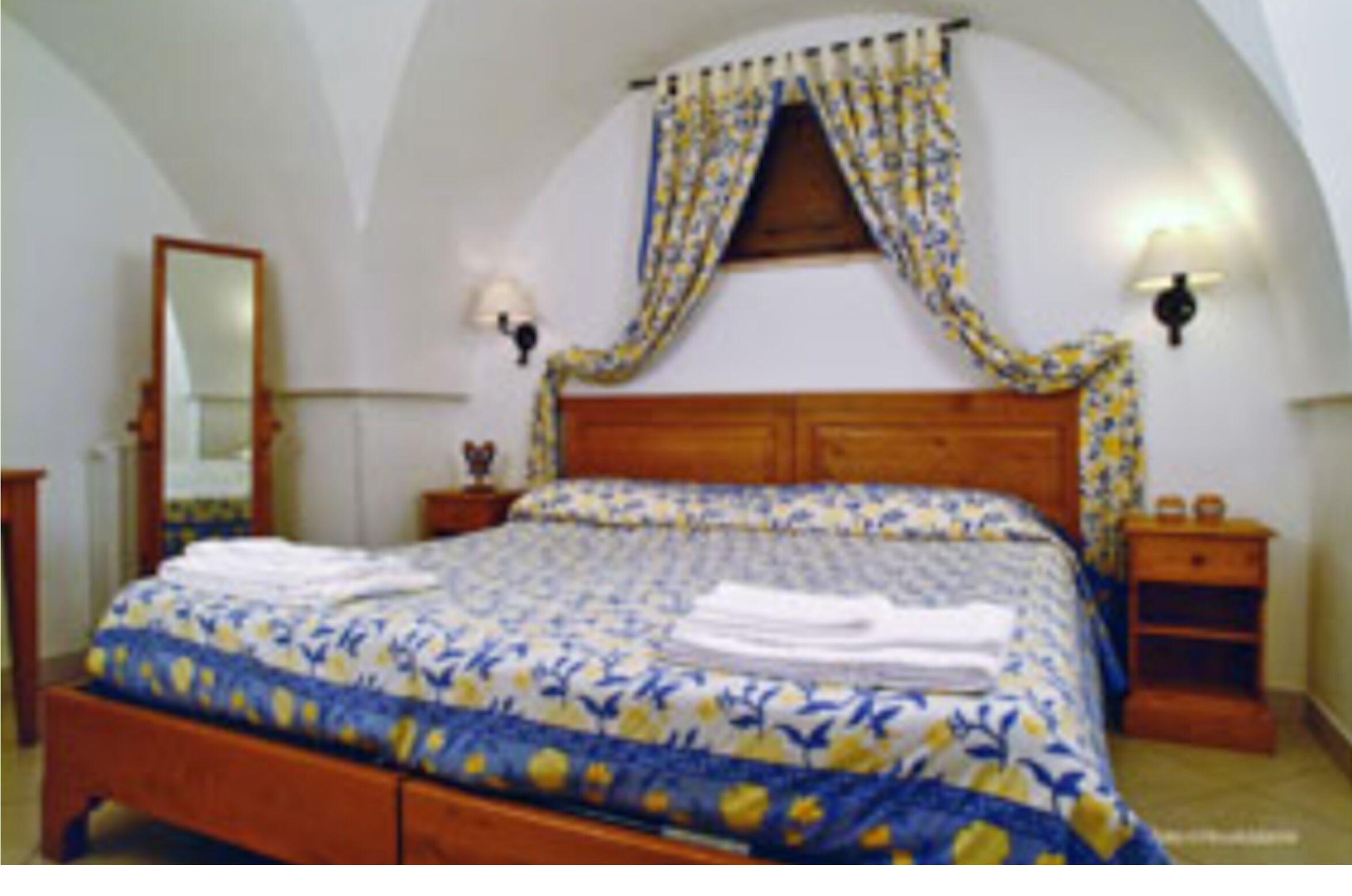 Spacious Quadruple Room in Ancient Masseria Near the sea in a Quiet Olive Trees