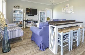 TV, DVD player - Great house with a really cute "beachy" vibe! This 3 bedroom 2 bath home will accommodate up to 10 people with 1 King bed, 1 Queen bed and 2 sets of Twin over Double bunkbeds. (Gulf Shores)