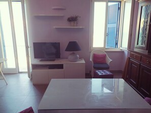 Apartment, 1 Bedroom, Smoking, Balcony | Living area