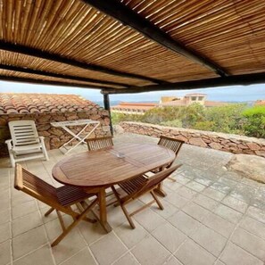 Apartment, 2 Bedrooms, Smoking, Patio | Property grounds