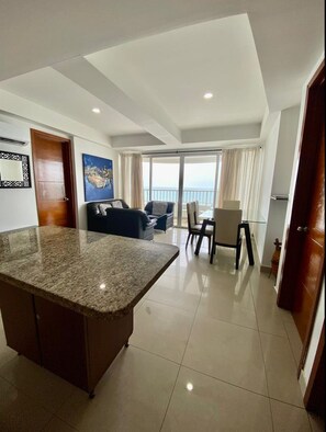 Apartment, 2 Schlafzimmer, Balkon, Stadtblick | Eigene Küche