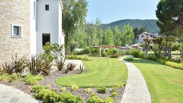 Vila, 6 quartos, piscina particular, vista para o jardim | Área da propriedade