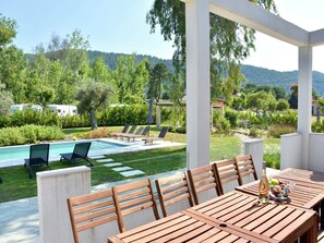 Villa, 6 Schlafzimmer, eigener Pool, Gartenblick | Terrasse/Patio