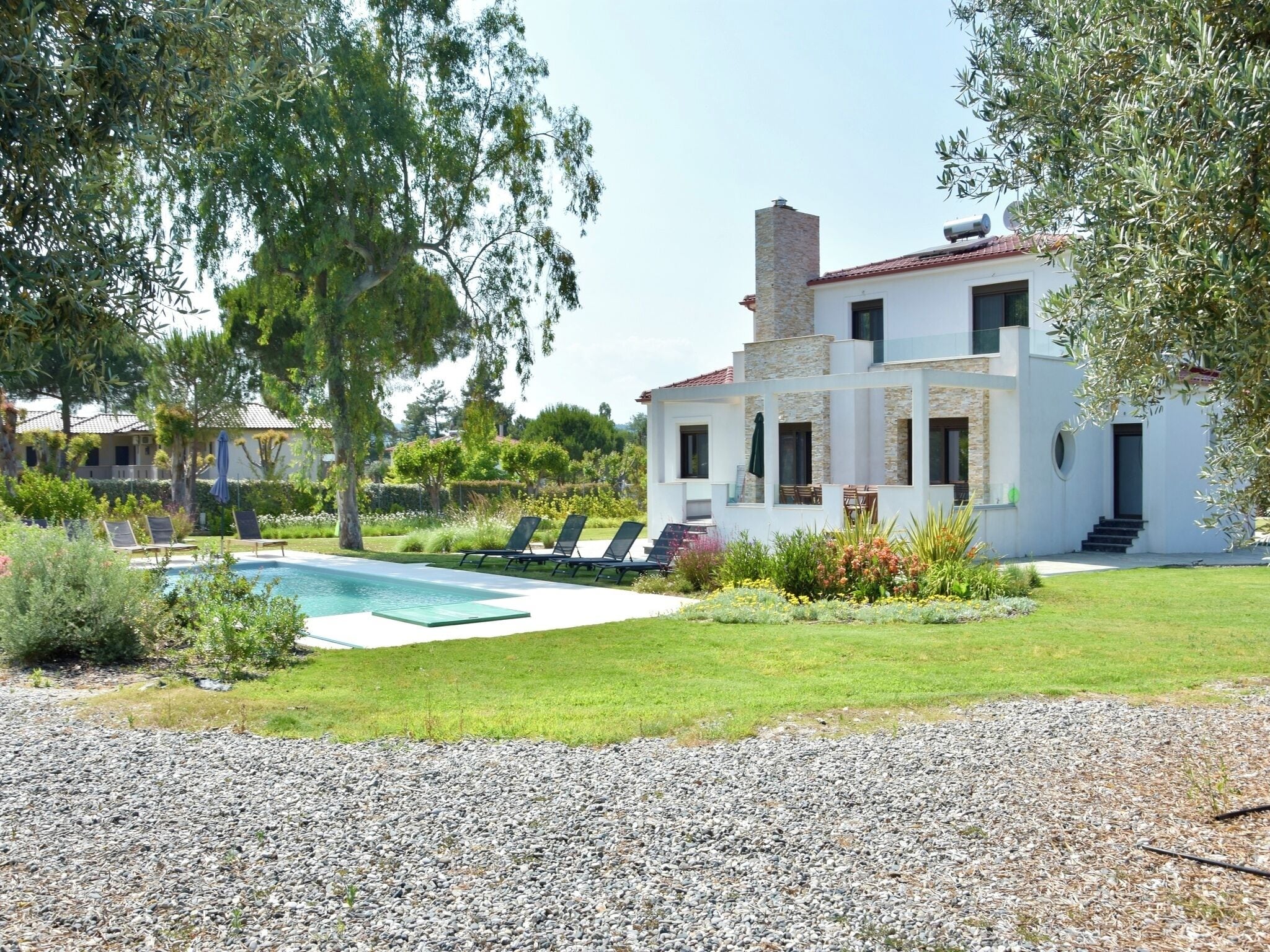 Vila, 6 quartos, piscina particular, vista para o jardim | Fachada