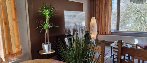 Apartment, 3 Bedrooms, Smoking, Balcony | Living room