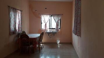 Chambre, 1 chambre, terrasse | Coin séjour