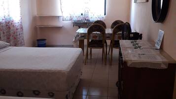 Chambre, 1 chambre, terrasse | Coin séjour